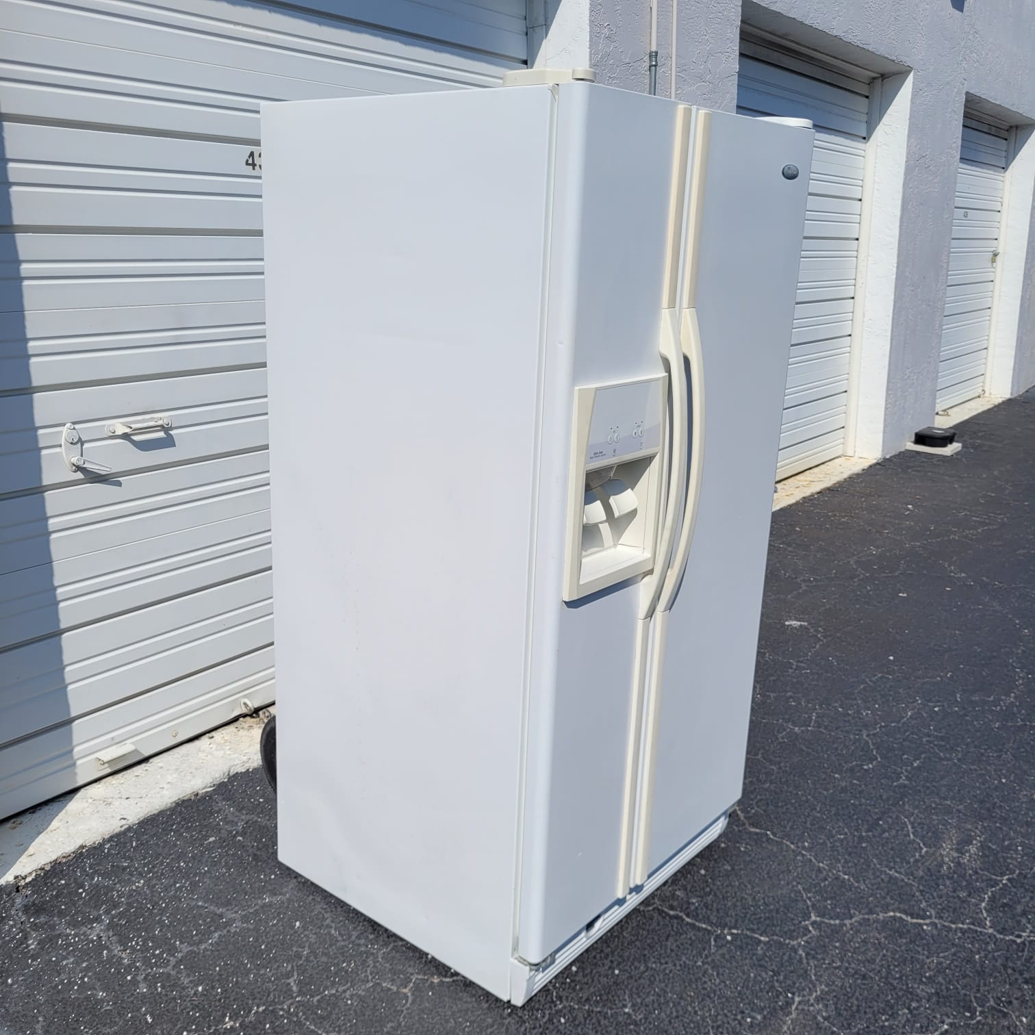 Whirlpool Side by Side Refrigerator Whirlpool Side by Side Refrigerator